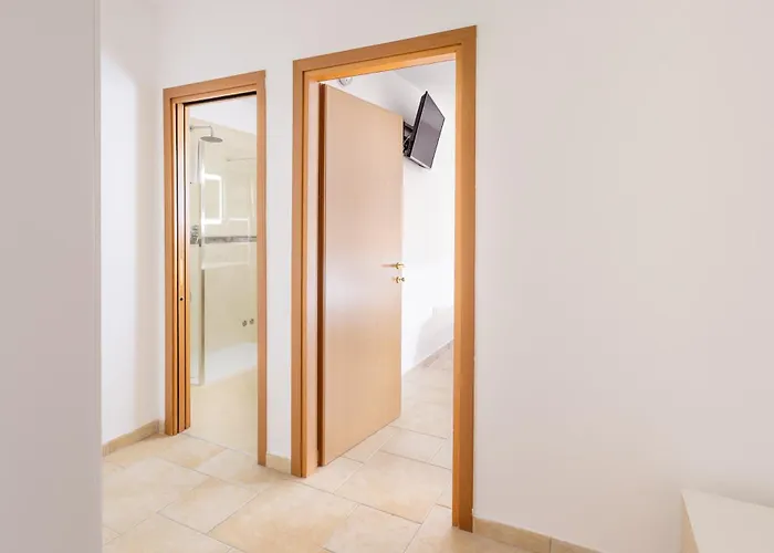 Mava Rooms